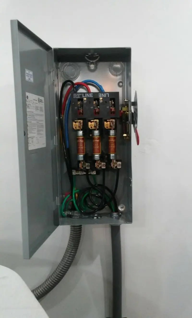 Three-phase disconnect switch installed for Smoke Detector Installation in Bellingham